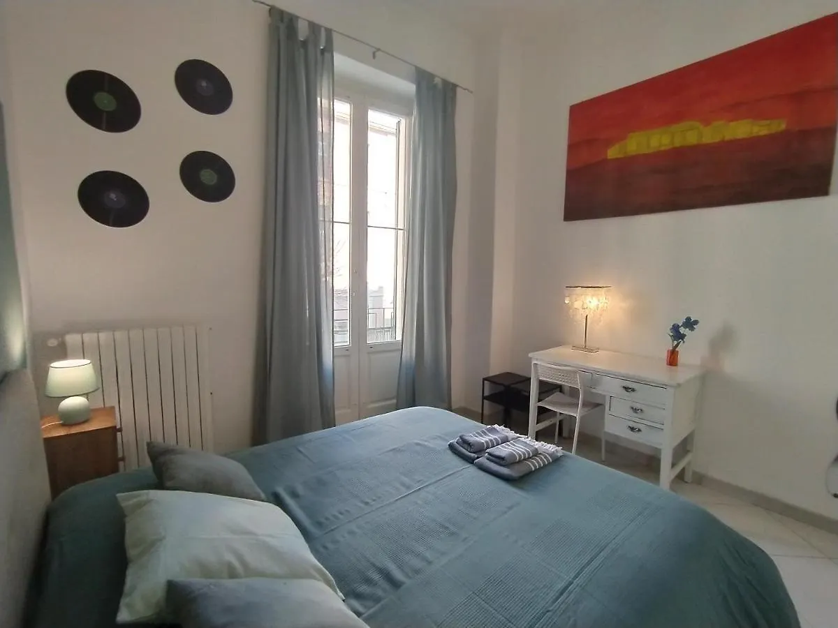 Flower 11 Apartment Μπάρι
